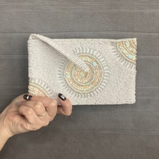 ビーズ刺繍クラッチバッグ