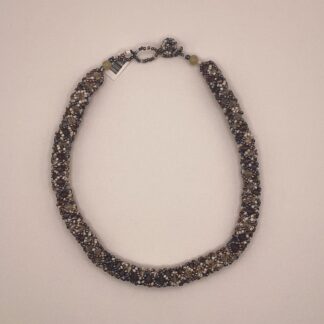 ビーズネックレス