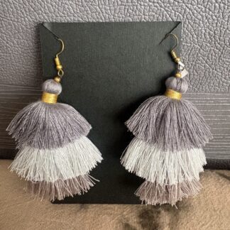 タッセルバリピアス