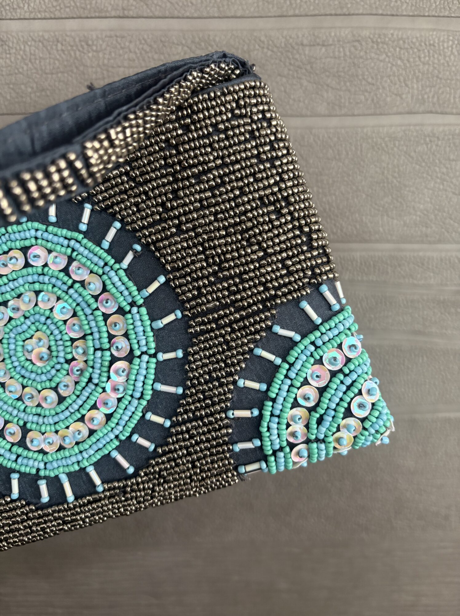 ビーズ刺繍クラッチバッグ - 画像 (3)